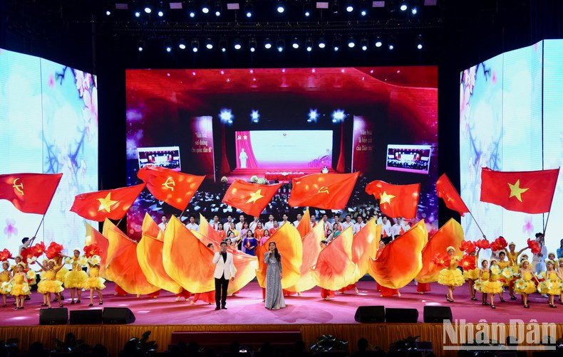 Una actuación en honor a la imperecedera cultura de Vietnam.