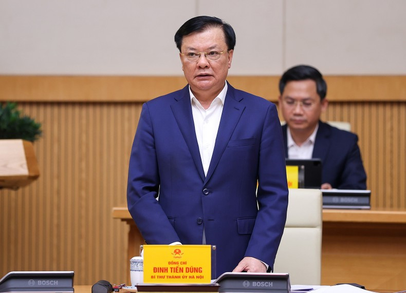 El secretario del Comité del Partido en Hanói y jefe del Comité Directivo sobre Formulación de la Ley de Capital (enmendada), Dinh Tien Dung.