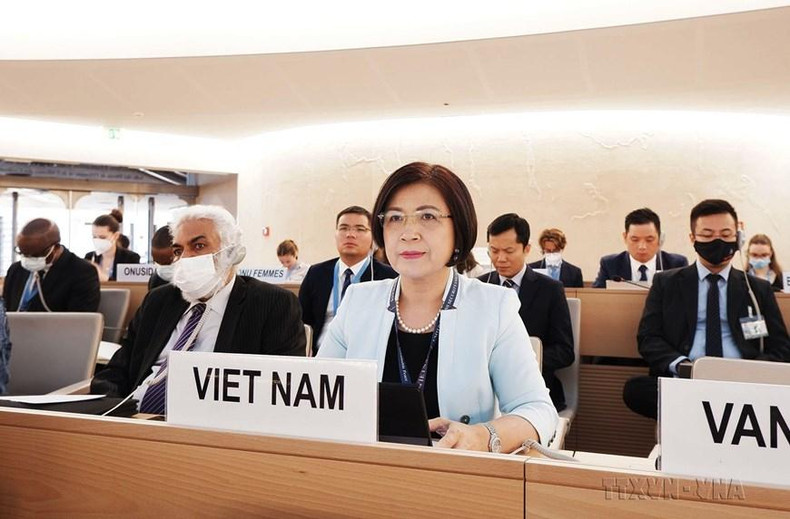 La jefa de la misión permanente de Vietnam ante las Naciones Unidas, la Organización Mundial del Comercio y otros organismos internacionales en Ginebra, Le Thi Tuyet Mai, encabezó la delegación vietnamita en la 51ª Sesión del Consejo de Derechos Humanos de la ONU (12 de septiembre de 2022).