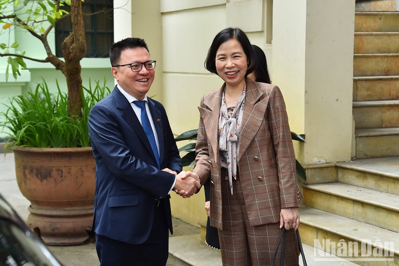 Al margen de la cita. Al margen de la cita.