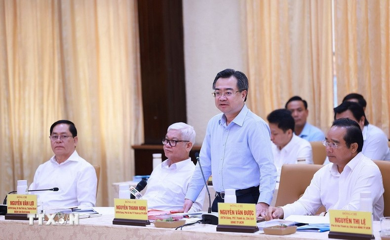 El vicesecretario permanente del Comité del Partido en Ciudad Ho Chi Minh, Nguyen Thanh Nghi, interviene en la cita.