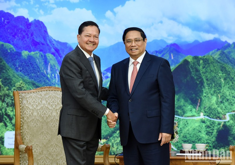 El premier Pham Minh Chinh y el viceprimer ministro de Camboya Neth Savoeun. El premier Pham Minh Chinh y el viceprimer ministro de Camboya Neth Savoeun.