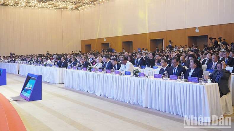 El tema de la edición 2024 del foro es “La transformación industrial, nuevo motor para el desarrollo sostenible de Ciudad Ho Chi Minh”.