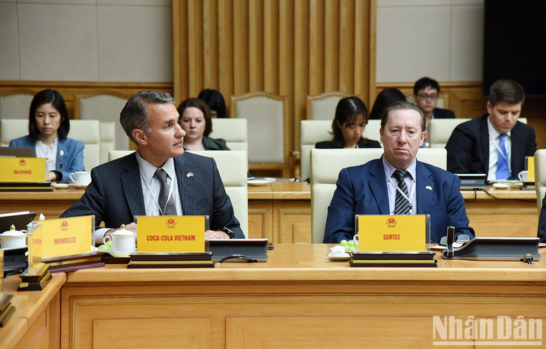 Un representante de la empresa Coca-Cola en Vietnam. Un representante de la empresa Coca-Cola en Vietnam.