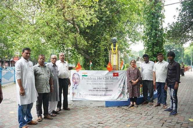 Representantes del Comité de Solidaridad India-Vietnam del estado de Bengala Occidental y del Partido Comunista de la India en el acto. (Fotografía: VNA)