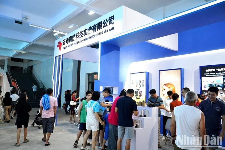 El stand de productos chinos de alta tecnología. El stand de productos chinos de alta tecnología.