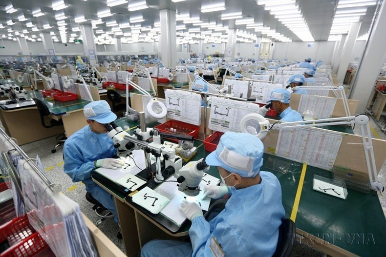 Luego de casi 40 años de renovación, Vietnam se ha convertido en uno de los países más exitosos de la región en términos de atracción de inversión extranjera directa. Luego de casi 40 años de renovación, Vietnam se ha convertido en uno de los países más exitosos de la región en términos de atracción de inversión extranjera directa.