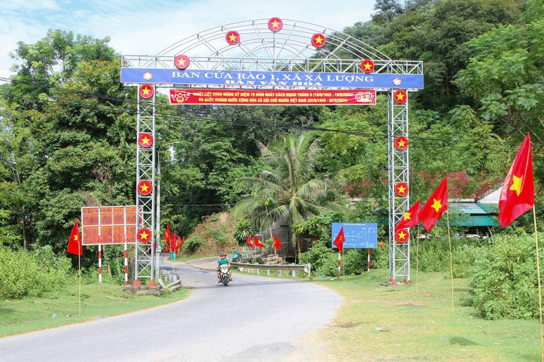 Una localidad montañosa de Nghe An se une a las celebraciones. (Fotografía: Tien Phong)