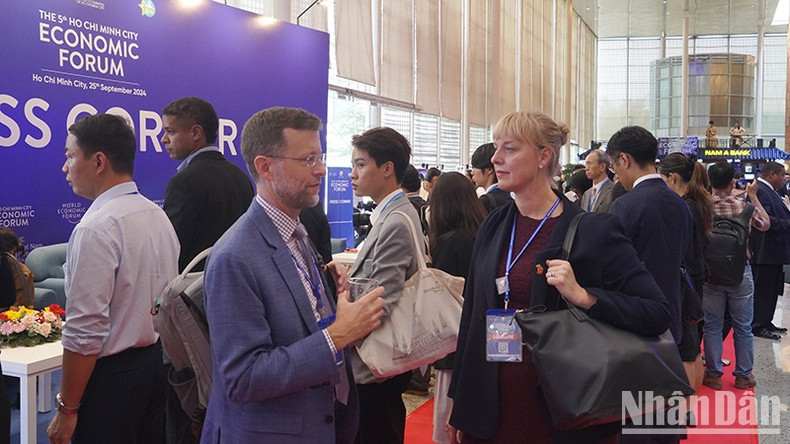 Ese foro económico refleja palmariamente el papel de las partes concernientes, que dará forma a un ecosistema de transformación industrial ya en embrión, así como el papel de los inversores internacionales.