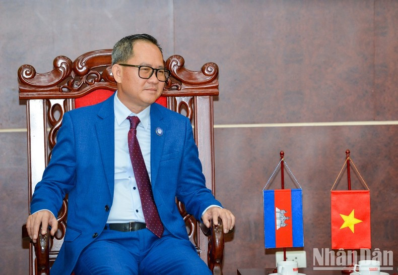 El jefe de la delegación camboyana habla en la cita. El jefe de la delegación camboyana habla en la cita.