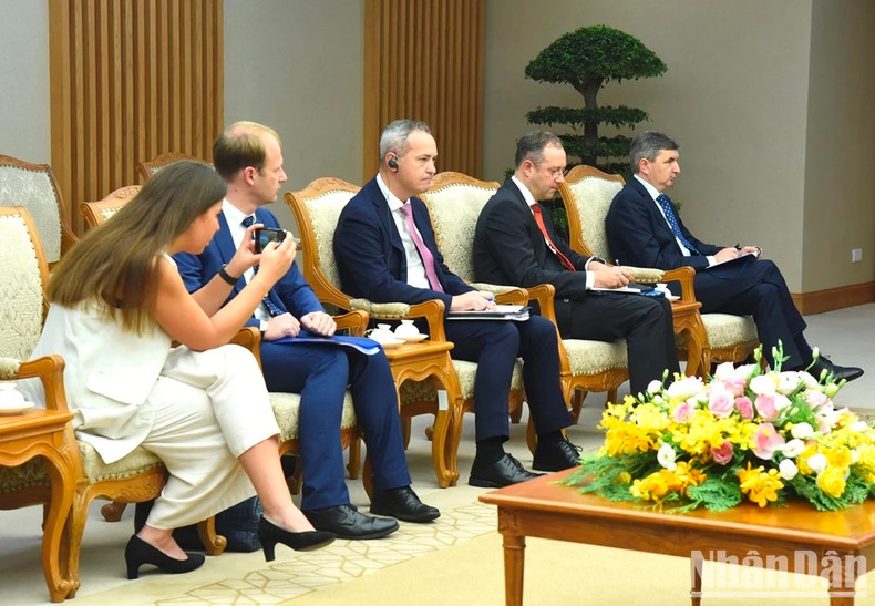 Miembros de la delegación del país europeo.