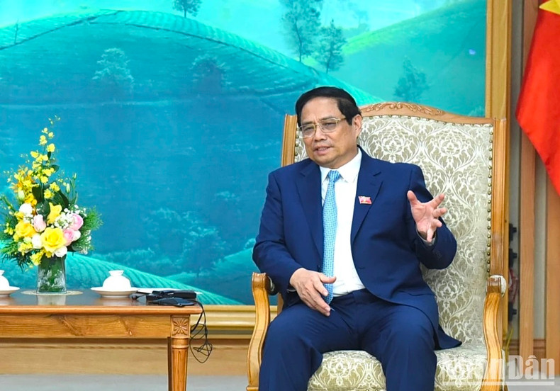 El dirigente vietnamita da palabras.