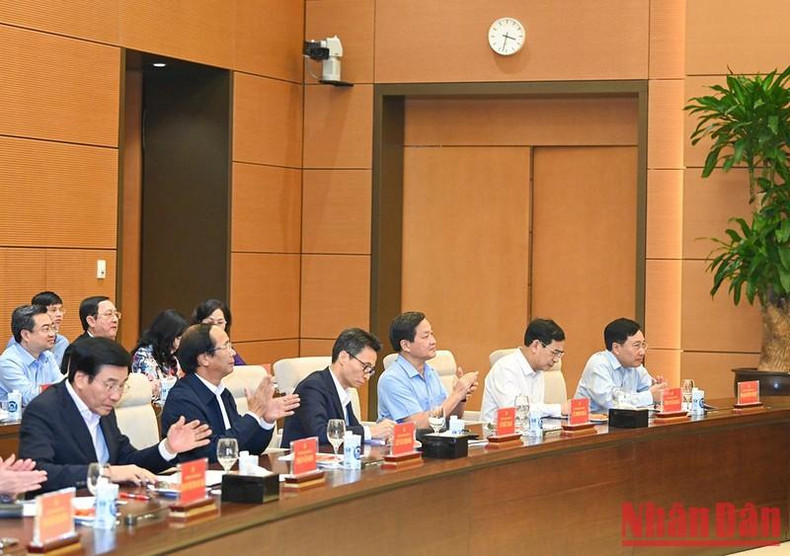 Los vicepremieres y ministros participantes.