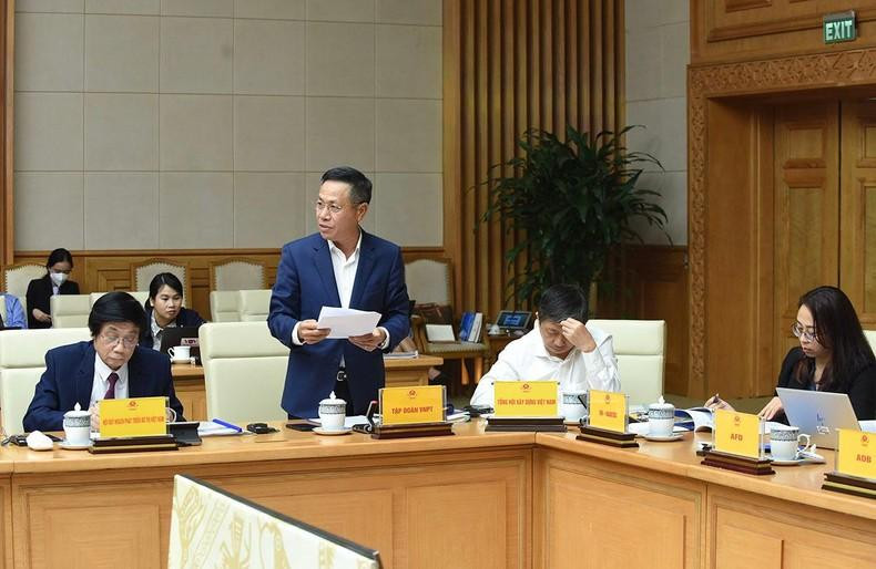 Un delegado del Grupo de Correos y Telecomunicaciones de Vietnam (VNPT) aporta sus opiniones.