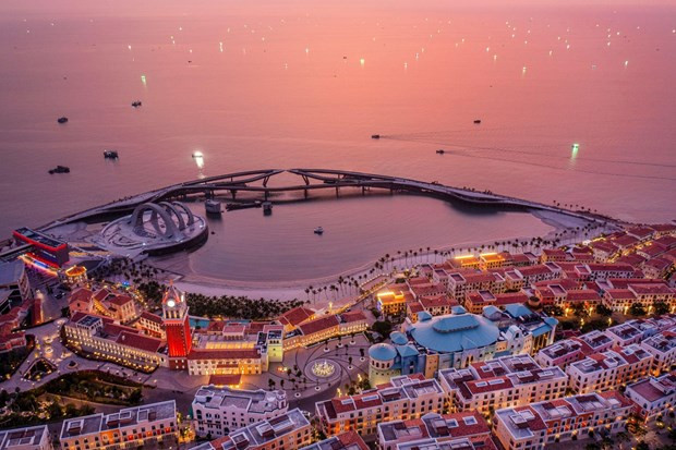 Sunset Town con la belleza de un pueblo mediterráneo. Sunset Town con la belleza de un pueblo mediterráneo.