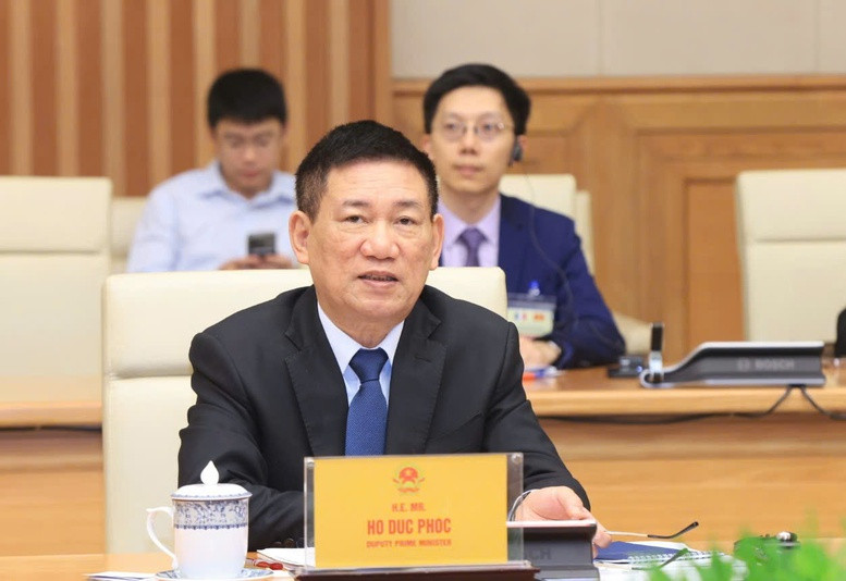 El vice primer ministro de Vietnam Ho Duc Phoc habla en la reunión. (Fotografía: VGP)