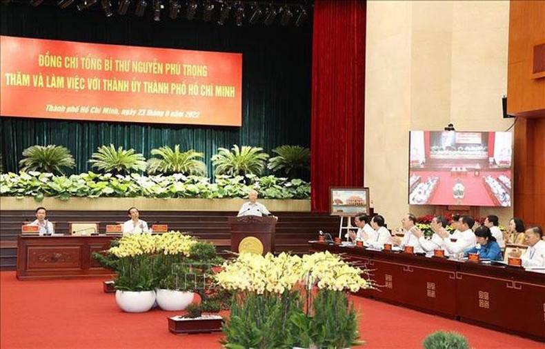 El compañero Nguyen Phu Trong concluye la reunión. El compañero Nguyen Phu Trong concluye la reunión.