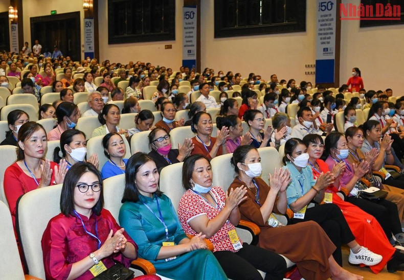 Escena del auditorio. Escena del auditorio.