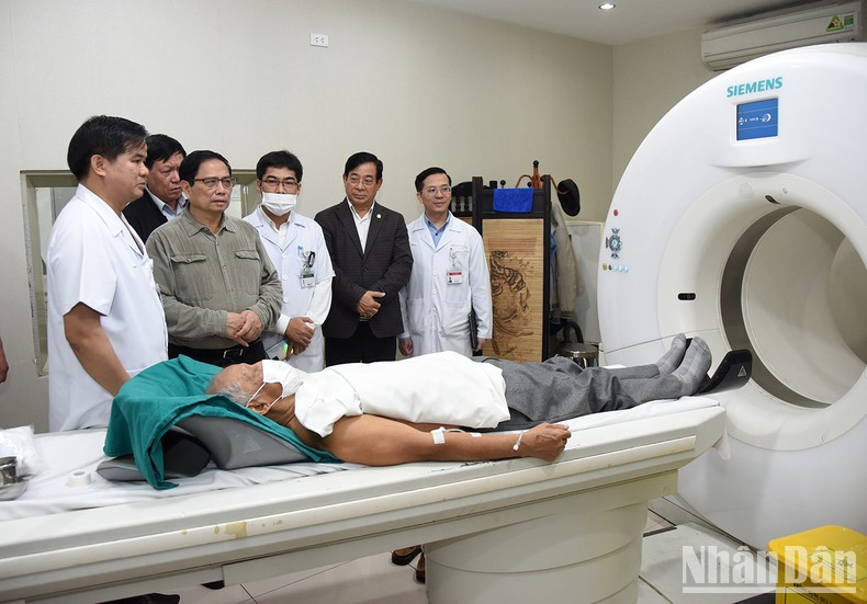 El hospital está equipado con un avanzado sistema de tomografía computada. El hospital está equipado con un avanzado sistema de tomografía computada.