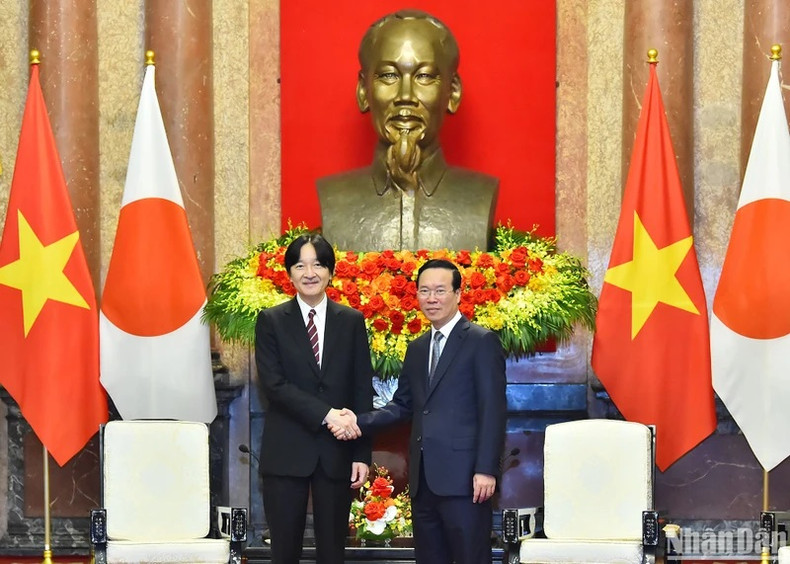 El presidente de Vietnam, Vo Van Thuong (derecha), y el príncipe heredero japonés Akishino. El presidente de Vietnam, Vo Van Thuong (derecha), y el príncipe heredero japonés Akishino.