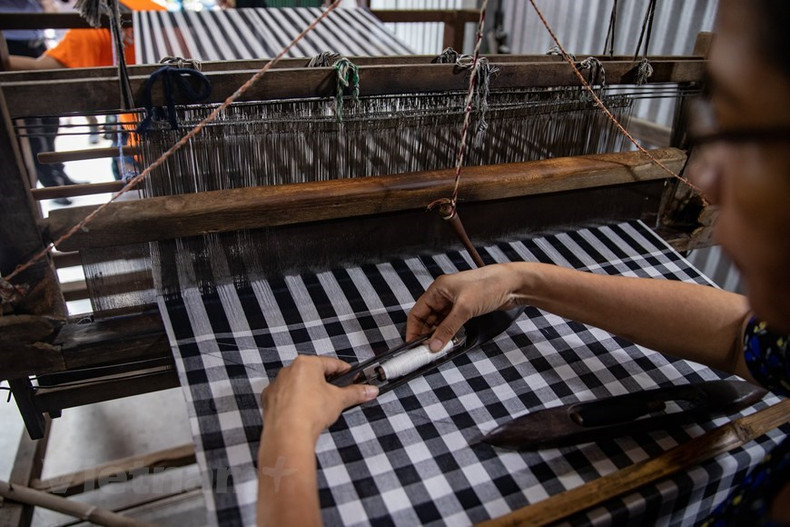 Cada paso requiere la habilidad del artesano, así como mucho tiempo y esfuerzo para fabricar los productos de calidad. Cada paso requiere la habilidad del artesano, así como mucho tiempo y esfuerzo para fabricar los productos de calidad.