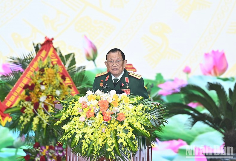 El presidente de la Asociación de Veteranos de Vietnam del VI mandato, Nguyen Van Duoc, pronuncia el discurso inaugural del Congreso. El presidente de la Asociación de Veteranos de Vietnam del VI mandato, Nguyen Van Duoc, pronuncia el discurso inaugural del Congreso.