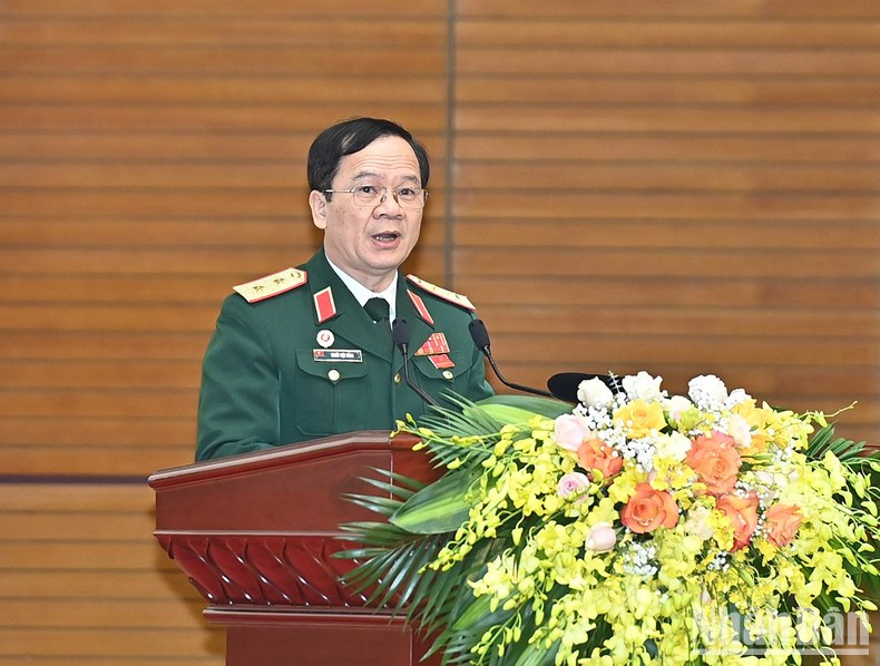 El vicepresidente de dicha asociación Khuat Viet Dung lee un informe. El vicepresidente de dicha asociación Khuat Viet Dung lee un informe.