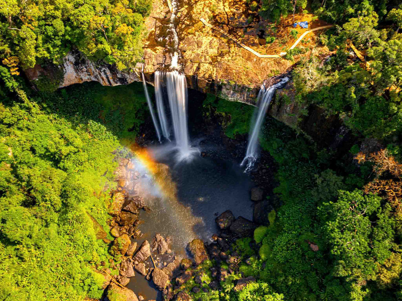 Estas cascadas tienen más de 50 metros de altura y, según la estación, entre 20 y cien metros de ancho.