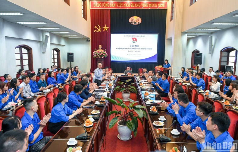 Panorama del acto conmemorativo. Panorama del acto conmemorativo.