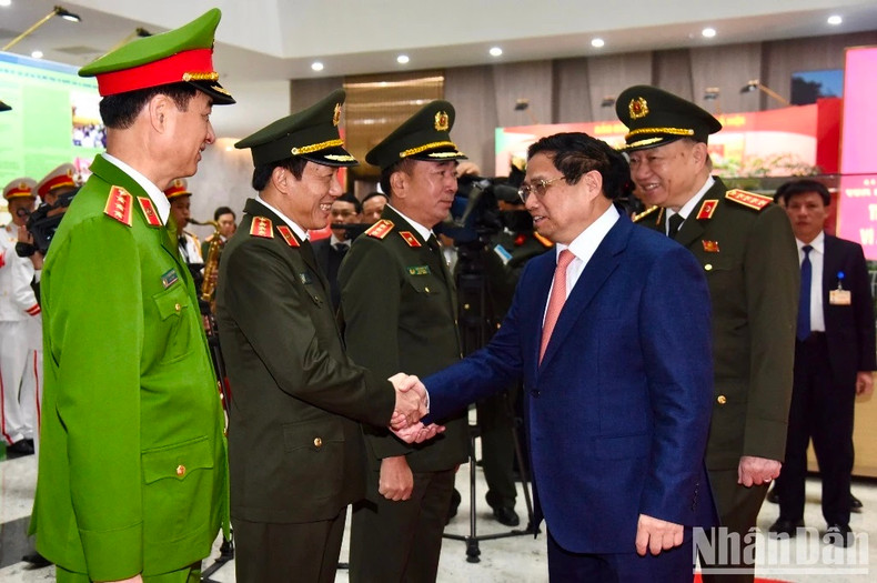 Reciben al premier la jefatura del Ministerio de Seguridad Pública. Reciben al premier la jefatura del Ministerio de Seguridad Pública.