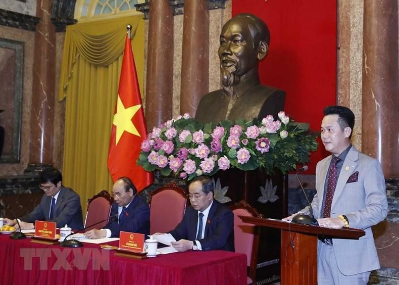El vicepresidente de la Federación de la Juventud y titular de la Asociación de Empresarios Jóvenes del país, Dang Hong Anh, pronuncia un discurso.