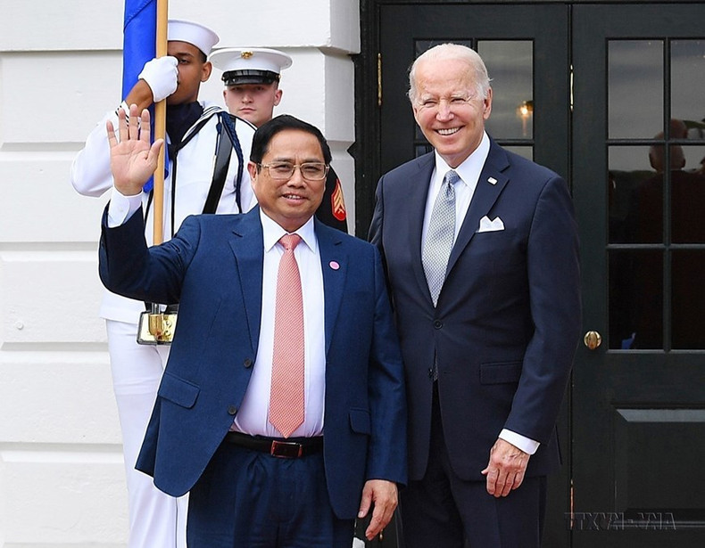 El presidente estadounidense, Joe Biden, dio la bienvenida al primer ministro Pham Minh Chinh, a la recepción del Presidente de Estados Unidos con los líderes que asistieron a la Cumbre Especial EE.UU.-Asean, en Washington, el 12 de mayo de 2022. (Fotografía: VNA) El presidente estadounidense, Joe Biden, dio la bienvenida al primer ministro Pham Minh Chinh, a la recepción del Presidente de Estados Unidos con los líderes que asistieron a la Cumbre Especial EE.UU.-Asean, en Washington, el 12 de mayo de 2022. (Fotografía: VNA)