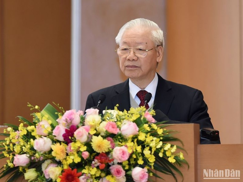 Phu Trong interviene en la conferencia.