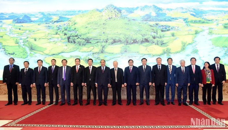 Los delegados posan para una foto.