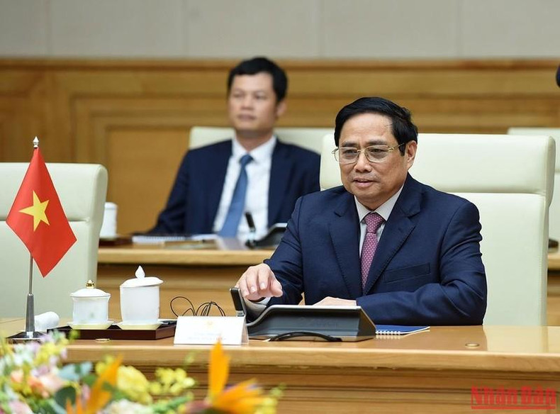 Minh Chinh expresó su agradecimiento y solicitó a la Asamblea Nacional y al Gobierno de Camboya que continúen prestando atención a los vietnamitas radicados en ese territorio, a fin de que se asienten y se integren a la sociedad local y sean un puente de amistad entre los dos países.