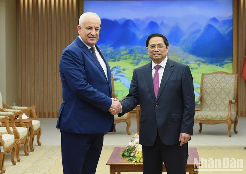 El jefe de Gobierno recibe al visitante. El jefe de Gobierno recibe al visitante.