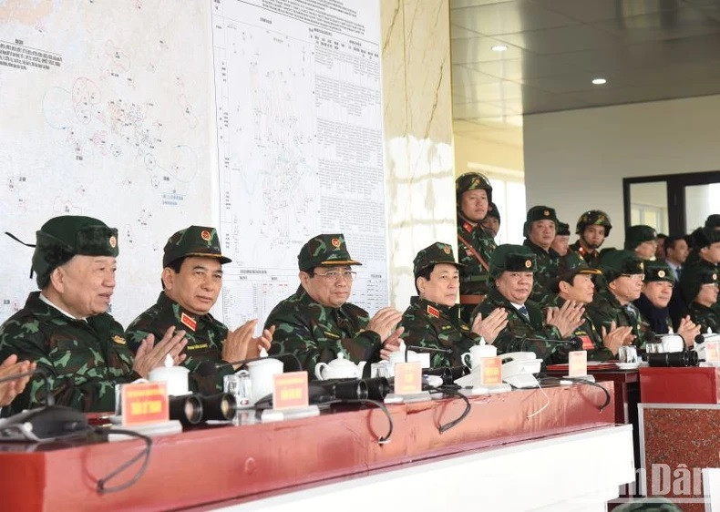 El premier observa la actividad. El premier observa la actividad.