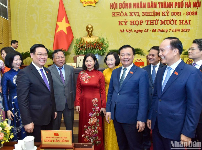 Charla al margen de la sesión. Charla al margen de la sesión.