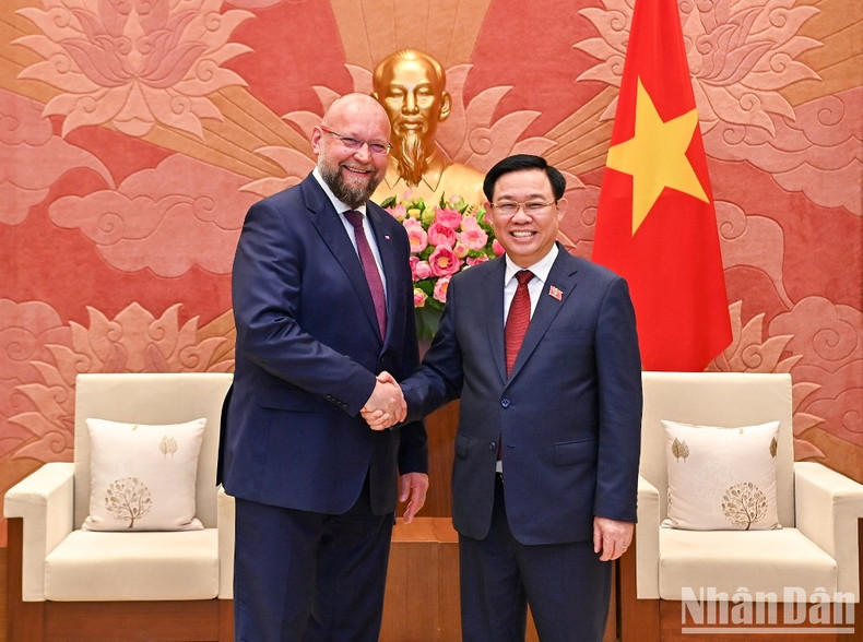 [Foto] Presidente del Parlamento vietnamita recibe a vicetitular de la cámara baja checa ảnh 1