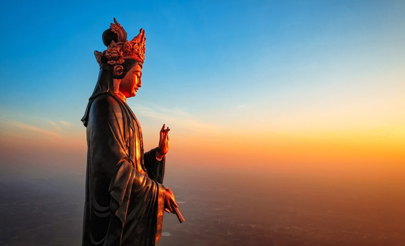 La estatua de Buda Tay Bo Da Son se sitúa en la cima de la montaña de Ba Den.