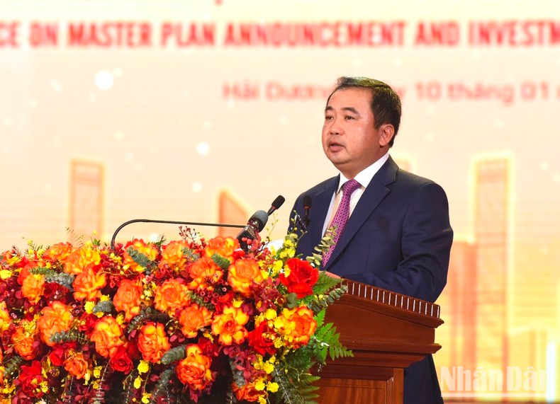 El secretario del Comité del Partido en Hai Duong, Tran Duc Thang. El secretario del Comité del Partido en Hai Duong, Tran Duc Thang.