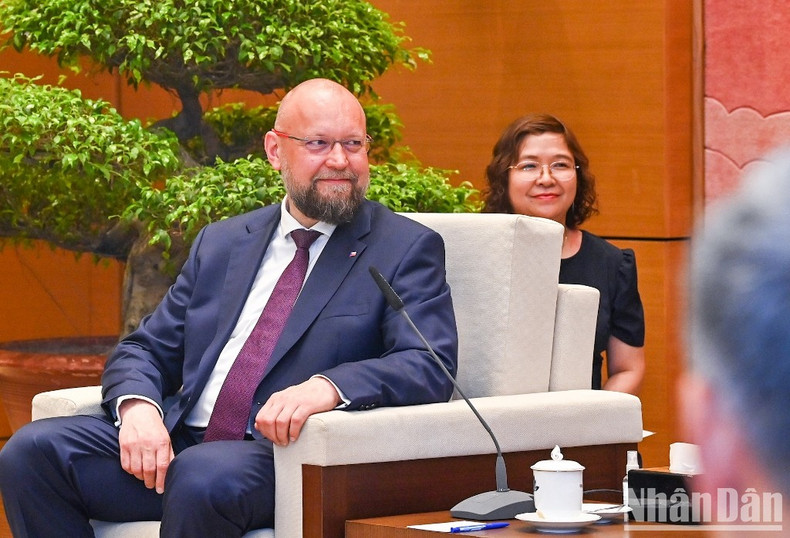 [Foto] Presidente del Parlamento vietnamita recibe a vicetitular de la cámara baja checa ảnh 7