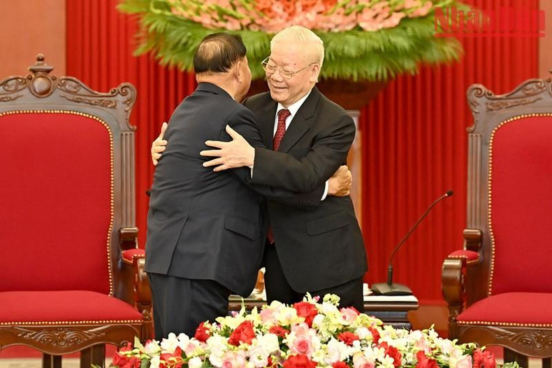 El máximo dirigente partidista de Vietnam recibe al visitante camboyano. El máximo dirigente partidista de Vietnam recibe al visitante camboyano.