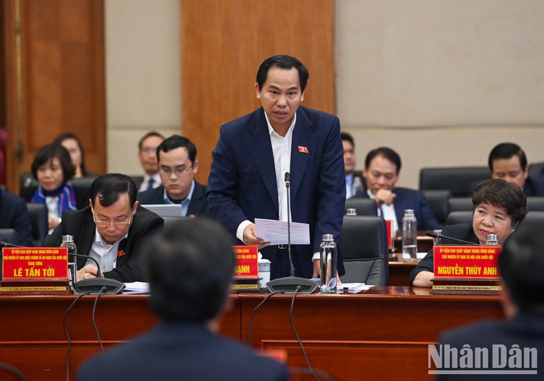 El jefe de la Comisión de Finanzas y Presupuesto de la AN, Le Quang Manh.