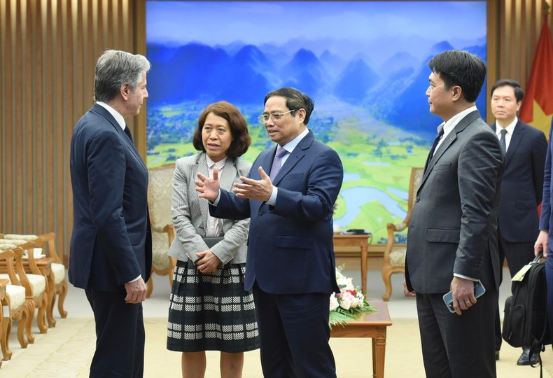 Charla entre el dirigente vietnamita y Blinken después de la cita. Charla entre el dirigente vietnamita y Blinken después de la cita.