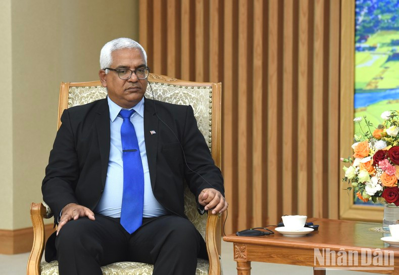 El funcionario cubano en la reunión.