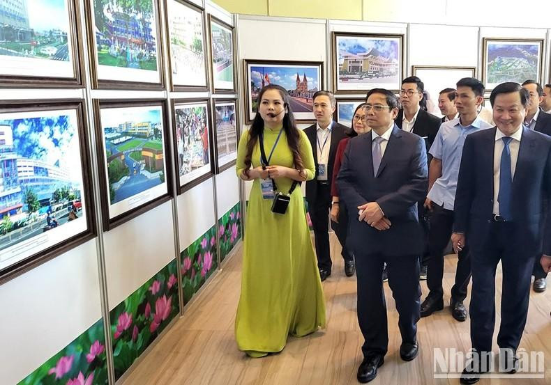 En la exposición fotográfica "Sudeste, nuevos avances, nuevas alturas".