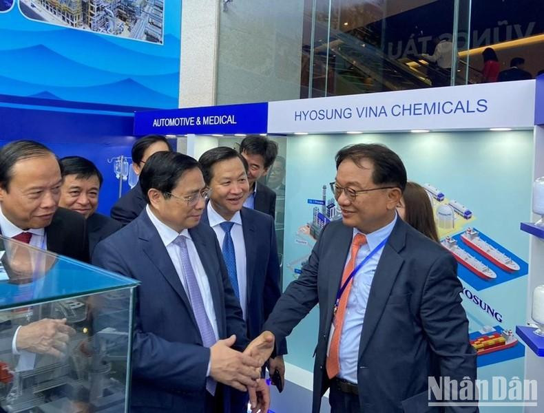 El jefe de Gobierno visita el stand de Ba Ria-Vung Tau.
