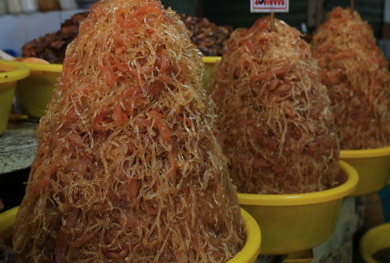 Los turistas a Chau Doc prefieren comprar el ‘mam thai’, una mezcla de lonchas de ‘ca loc’ y el ‘mam’ elaborado con julianas de papaya. Sobresale por su buena sazón y porque puede disfrutarse de inmediato, sin procesar.