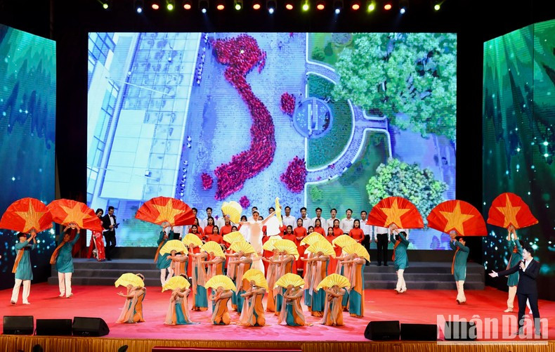 Una actuación artística de bienvenida al evento.